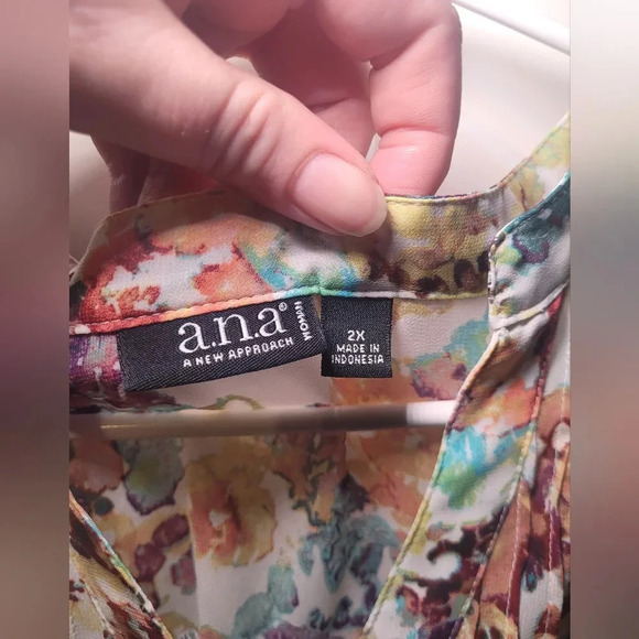 A.na sheer Cover v neck 1/4 button down size 2XL - Picture 3 of 6